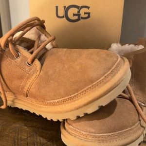 UGG Chestnut Neumel Boots- size 5